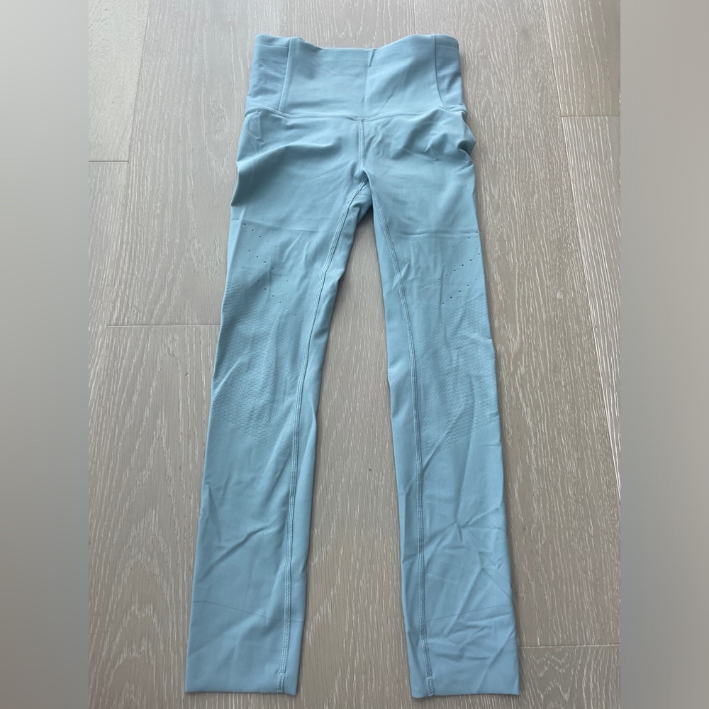 ZONED IN HIGH RISE CROP 23"
Blue Cast
Size: 4